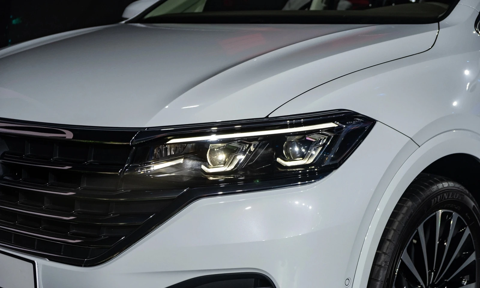 Xe Volkswagen Viloran Premium