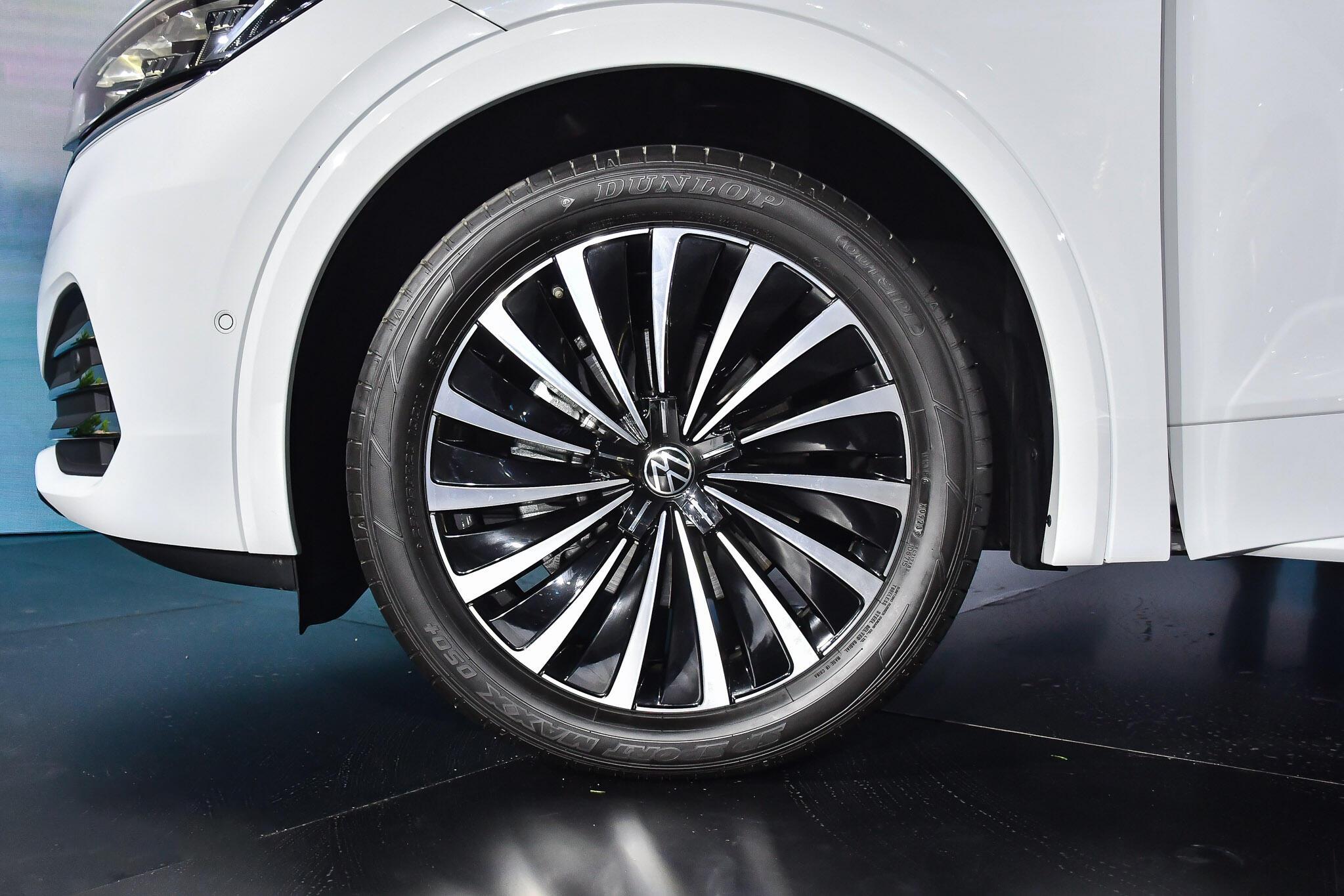 Volkswagen Viloran Luxury