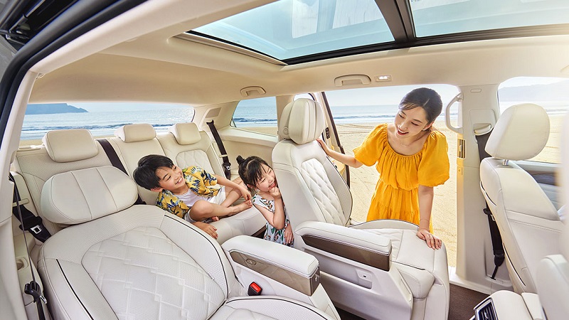 Volkswagen Viloran Luxury &#8211; Màu Vàng