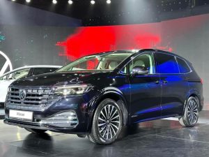 volkswagen Viloran Luxury - Màu Đen