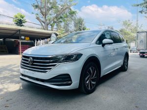 Volkswagen Viloran Premium