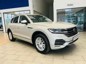 Volkswagen Toureg Luxury – Màu Xanh