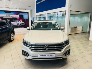Volkswagen Toureg Luxury – Màu Xanh