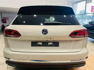 Volkswagen Toureg Luxury – Màu Xanh