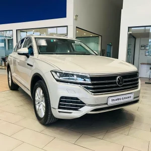 Volkswagen Toureg Luxury – Màu Xanh