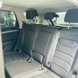 Volkswagen Toureg Luxury – Màu Xanh