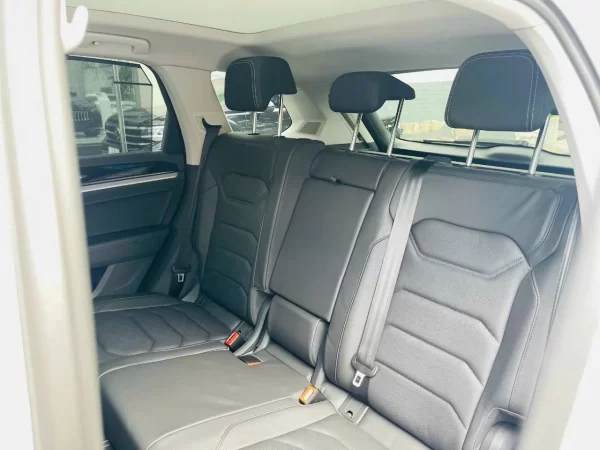Volkswagen Toureg Luxury – Màu Xanh