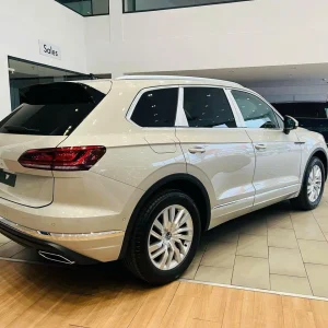 Volkswagen Toureg Luxury – Màu Xanh