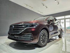 volkswagen Viloran Luxury - Màu Đỏ