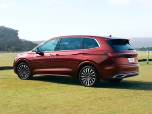 Volkswagen Viloran Luxury – Màu Bạc