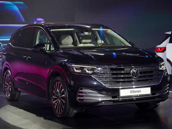 Volkswagen Viloran Luxury – Màu Bạc