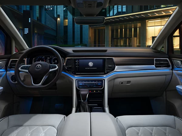 Volkswagen Viloran Luxury – Màu Bạc